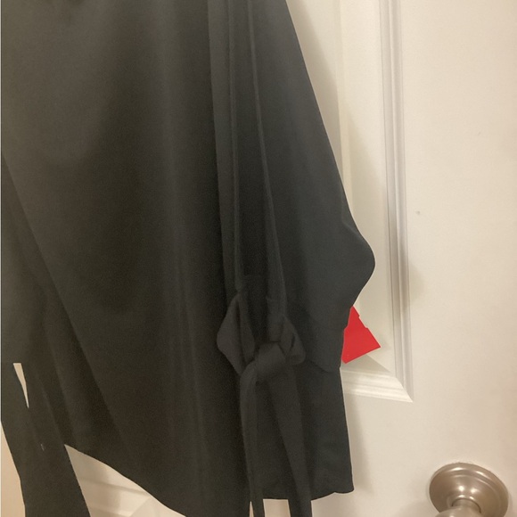 Black peep shoulder top with tie sleeve - Picture 3 of 5